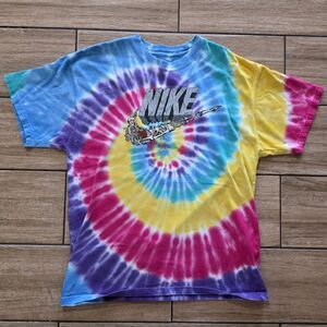 Nike Dead Swoosh Bones Tie Dye Tee Shirt sz M Men